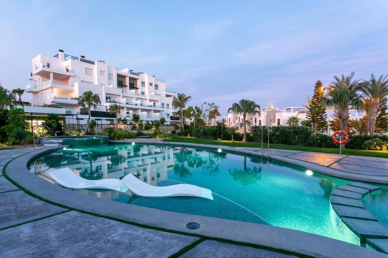 Nice 2 Bedroom Bali Apartment With Sea Views Torrevieja Luaran gambar