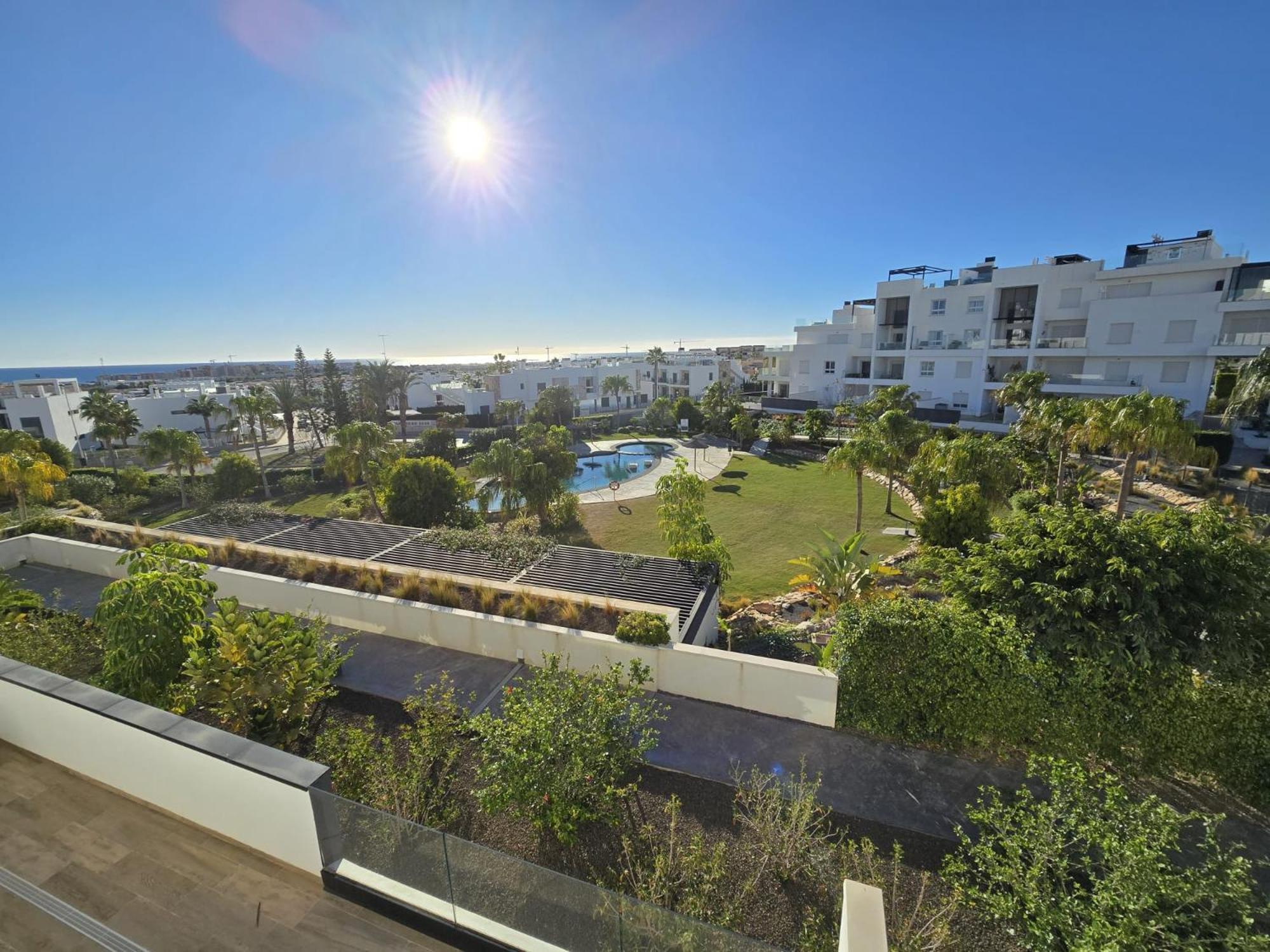 Nice 2 Bedroom Bali Apartment With Sea Views Torrevieja Luaran gambar